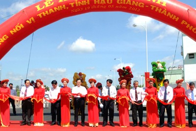The Prime Minister attends the opening of Vi Thanh road in Hau Giang  - ảnh 2